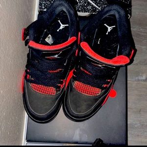 Jordan 4 red thunders